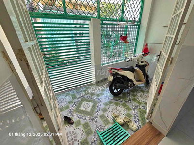 GẦN TTTM GIGAMAL NHÀ 2PN 2WC FULL NỘI THẤT SÂN ĐỂ XE Ở GIA ĐÌNH 9,5 TR