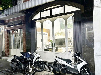 🔥 Nhà đẹp, 4,5x10 - 3 tầng hẻm xe tải Ba Tháng Hai, giá 16tr