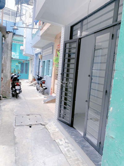 Nhà Mới 1 Trệt 1 Lầu Ban Công Hẻm Xe Máy Ngay Võ Văn Kiệt Q1