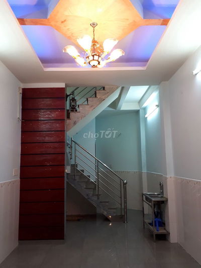 Nhà nguyên căn 110m2, 2 phòng ngủ, 3 WC, 2 nhà kho,Nguyễn Tất Thành Q4