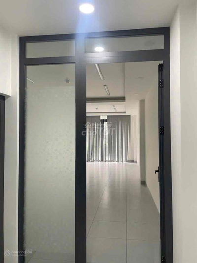 cho thuê văn phòng nguyên sàn 4x17 giá 8triệu có 2pn có thang máy mlan