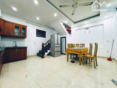 ĐÔNG NGẠC – 30M² – 5 TẦNG – MT 5.7M – Ô TÔ ĐỖ CỔNG – GẦN HỒ, BÃI Ô TÔ – 6.5 TỶ