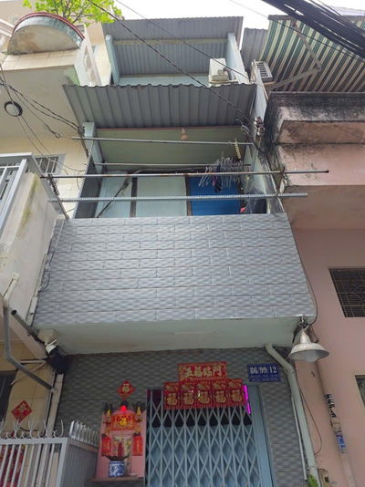 NHÀ 3 TẦNG NGAY CHỢ NHỎ TÂN PHƯỚC GẦN NHÀ THỜ HẦM KHU ẨM THỰC NGUYỄN THỊ NHỎ GIÁ 2.5 TỶ