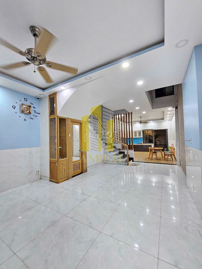 CHO THUÊ NHÀ MỚI ĐẸP 3 LẦU GIÁ 25 TRIỆU. ĐƯỜNG XE HƠI