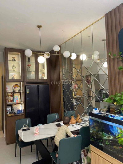 Cho thuê Căn 2PN đầy đủ nội thất cao cấp. Giá thuê chỉ 10 triệu.