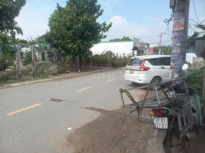 Cần cho thuê mặt tiền an phú đông 25 hơn 90m2 có 2 phòng 1 gác