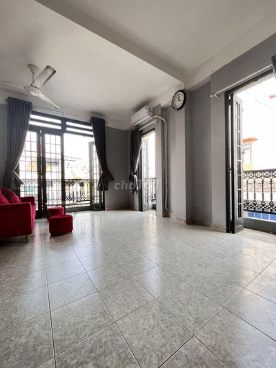 căn hộ 3 ban công, full nội thất, mới 100%