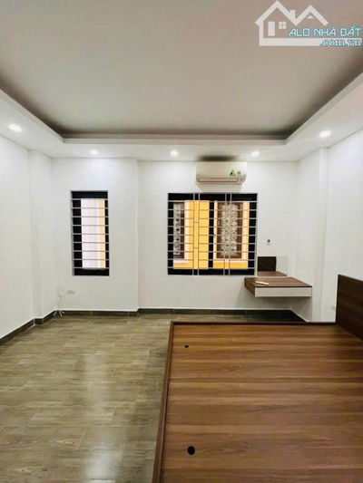 ĐẠI CÁT – 30M² – 5 TẦNG – MT 4.5M – Ô TÔ ĐỖ CỔNG – NHÀ ĐẸP GIÁ TỐT – 5.6 TỶ