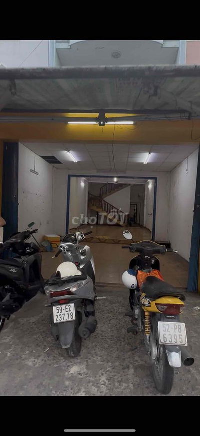 Sang hợp đồng thuê nhà dt 5x26 , nhà 2 mặt tiền