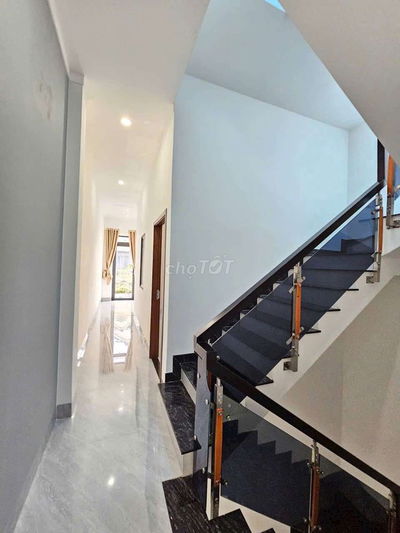 Nhà 1 trệt 2 lầu đúc 3 tấm, giá 3t8 TL