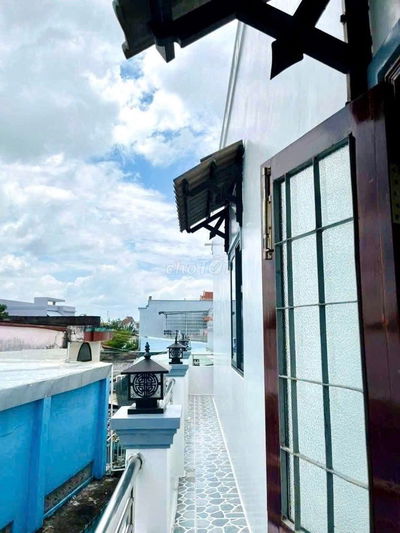 Nhà bán 4x10(m) 1 lầu, cách chợ Cần Đước 150m ( có thương lượng )