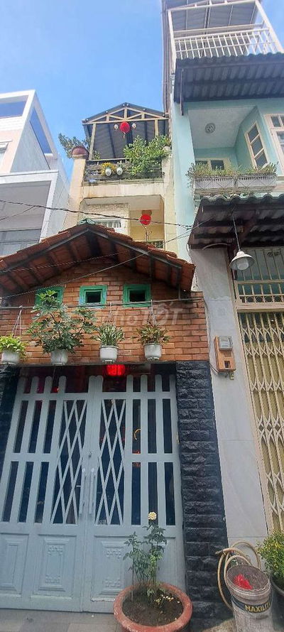 NHÀ 3 TẦNG VỊ TRÍ ĐẸP NỞ HẬU, SÁT HẺM XE HƠI - TÔN THẤT THUYẾT Q4