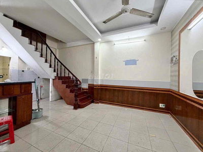 Cho thuê nhà hẻm ba gác Trần Khắc Chân - Quận 1 13tr/ th