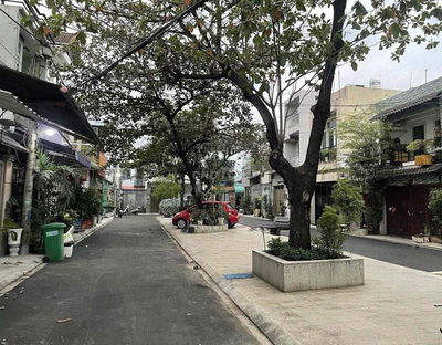 Nhà Mới Xây , Cần Bán Ngay Chợ Thủ Đức