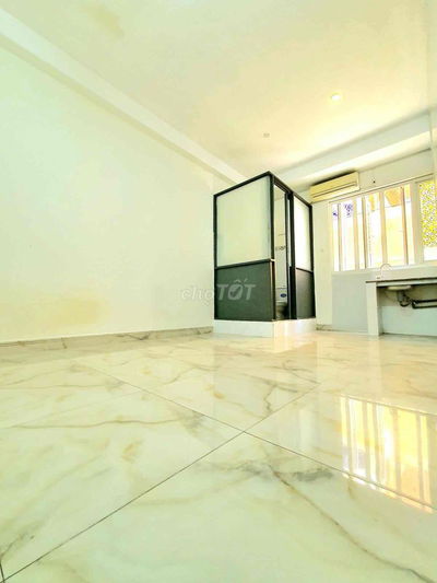 studio máy lạnh - cửa sổ thoáng - thang máy - freexe - sắp trống