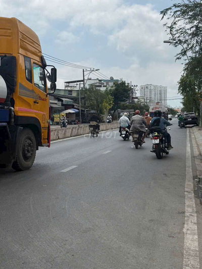 MẶT TIỀN HUỲNH TẤN PHÁT – THỊ TRẤN NHÀ BÈ
Diện tích: 4m x 35m