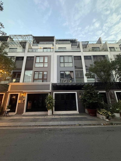 Cho Thuê Nhà Khu Vip Hà Đô Centrosa 5.5 x 15m Trệt 3 Lầu Nhà Mới 70Tr