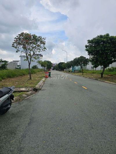 🆘🆘 giảm sốc 4tỷ bán gấp từ 16tỷ hạ còn 12tỷ mua lời ngay một khúc ạ