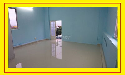 Phòng 28m2, rộng, có ban công, đối diện sthị EMART