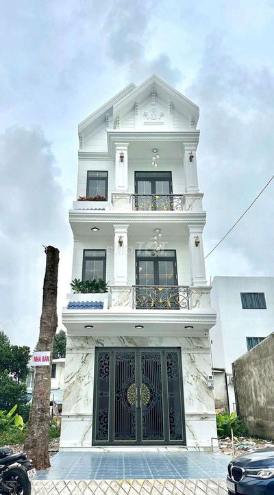 Nhà 1 Trệt 2 Lầu - Full Nội Thất Gỗ - Đường D4 - KDC Hồng Loan