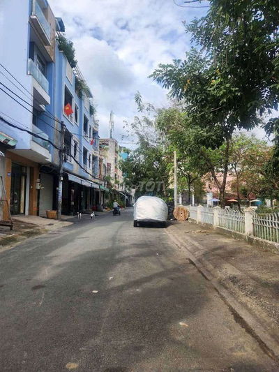 Bán nhà Mặt Tiền Khu đồng bộ Bà Hom ( 4 x 17 ) 5 tầng vị trí đẹp.