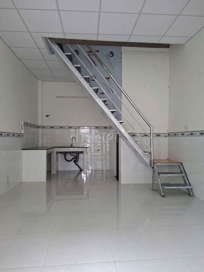 Nhà thuê tmt 4 ×7 gác suot 2pn 4tr , 4 ×10 gác kín 1pn 4,5tr