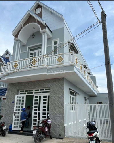 NHÀ 1 TRỆT 1 LẦU MỚI ĐẸP – SÂN Ô TÔ – TRUNG TÂM MỸ LỘC CẦN GIUỘC