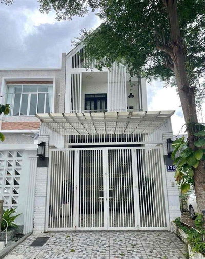 Nhà tuyệt đẹp 4 phòng KDC Hồng Phát