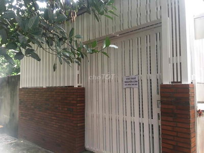 Cho thuê nhà nguyên căn 5*15=75m2, 2 phòng ngủ ở hẻm 574 Bình Quới