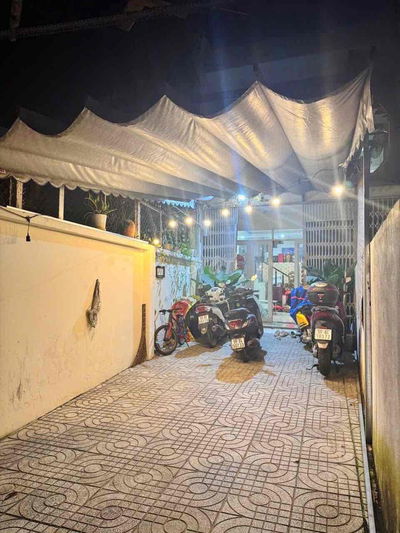 Cho thuê nhà 1 lầu 3pn 2wc sân đậu xe hơi giá 15tr✨✨✨