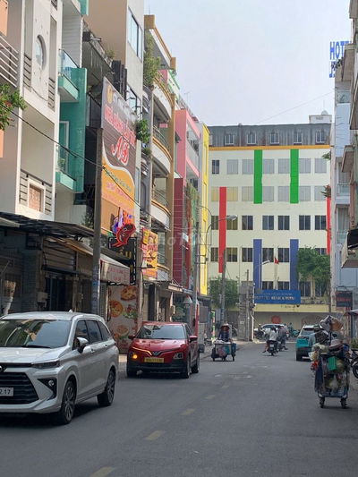 NHÀ CŨ DT 60M2 TIỆN XÂY MỚI - TRẦN HƯNG ĐẠO Q.5 - HẺM 6M OTO - 8.x TY