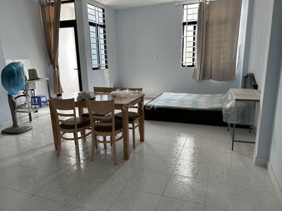 Cho thuê 2 lầu và sân thượng có lối đi riêng