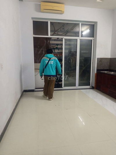 Phòng trọ giá rẻ ngay gần đh Văn Hiến có máy lạnh cửa sổ trời