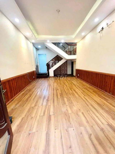 cho thuê nguyên căn trệt lầu. Đường Nguyễ văn lạc. 32tr( trệt lầu)72m2