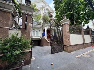 Cho thuê Biệt thự Bàu Bàng, Tân Bình, 12x30m, Hầm trệt 3 lầu, sân vườn