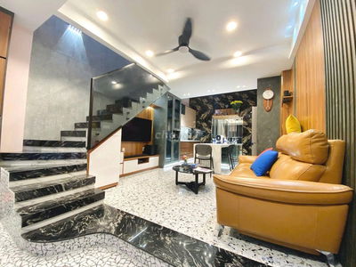 Nhà hẻm xe hơi. 42m2, 4 tầng, sân thượng, Quang Trung