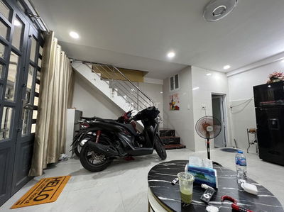 Nhà hẻm ngay Ngã 4 Lotter Mart quận 7. Nằm ngay trung tâm tiện ích