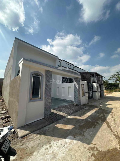 Nhà Mới Quảng Tiến. Sát Thị Trấn