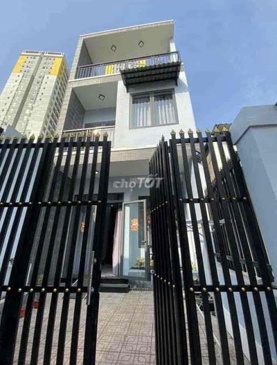 Bán Nhà 1 Trệt 2 Lầu Gần BigC GO Dĩ An – 5x16m, Sân Xe Hơi – Sổ Riêng