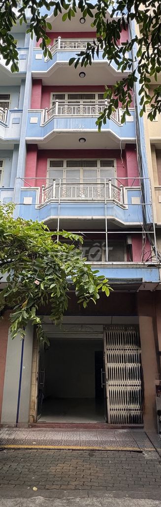 Văn phòng mặt bằng cho thuê đường nhựa 16m Q5 chổ để xe hơi kết hợp ở