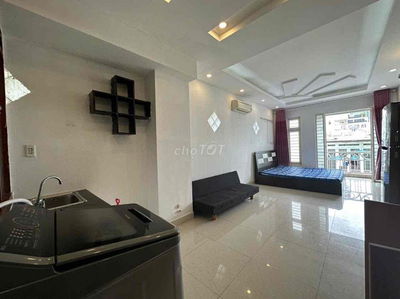 Cho Thuê Căn Hộ Bancol Rộng 40m2 Thang Máy Full NT Ngay Chợ Bàn Cờ