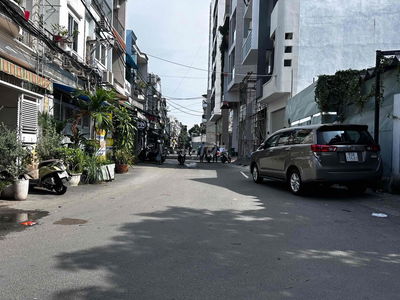 Bán Nhà 2 tầng - Gần Lotte Q7 - Xe hơi sát nhà - 4,5x10 - hơn 5tỷ