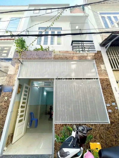 Nhà 2 tầng sạch đẹp ở ngay,hẻm ôtô thông đường Huỳnh Thị Hai