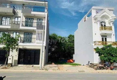 Gia đình tôi cần sang nhượng gấp nền đất 90m2 Bình Chánh