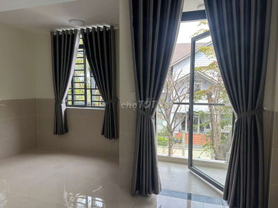 BỐC SEAL PHÒNG CHDV BAN CÔNG, CỬA SỔ MỚI 100%