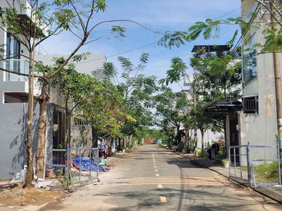 Đất ngay chợ Long phước , ktx đại học luật dt 54m2 giá 2,25 tỷ