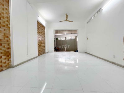 MẶT BẰNG KINH DOANH 40M2 , MẶT TIỀN ĐƯỜNG - GẦN SÂN BAY