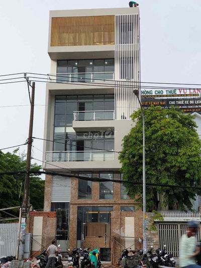 Cho Thuê Toà Nhà MT Tên Lửa dt 8x20m , 6 tấm+ thang máy giá 120tr/th
