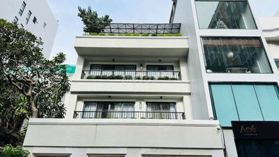 Bán Nhà gấp - Đường Lạc Long Quân ,P8 ,Tân Bình DT; 6X12M 3 Tầng mới