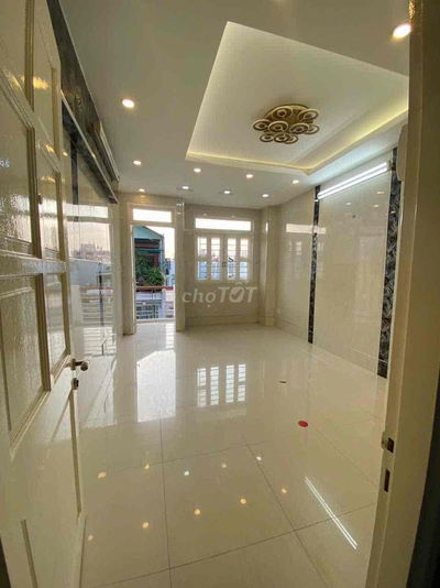 Phòng mới đẹp, ban công, free xe máy, an ninh, gần chợ, hẻm to